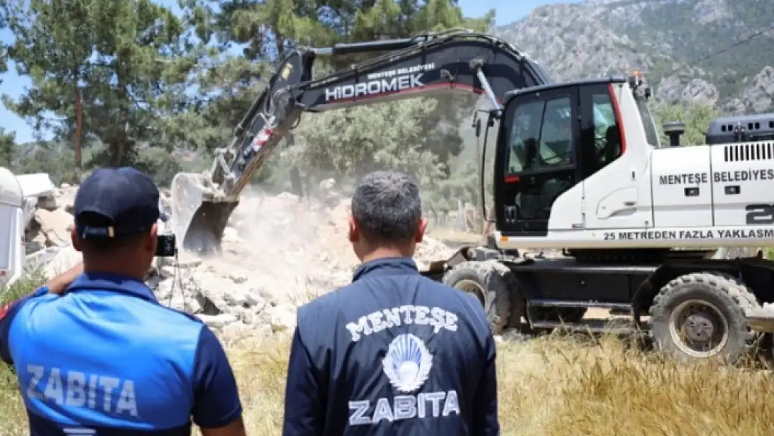 MENTEŞE'DE 200'ÜN ÜZERİNDE KAÇAK YAPI YIKILDI