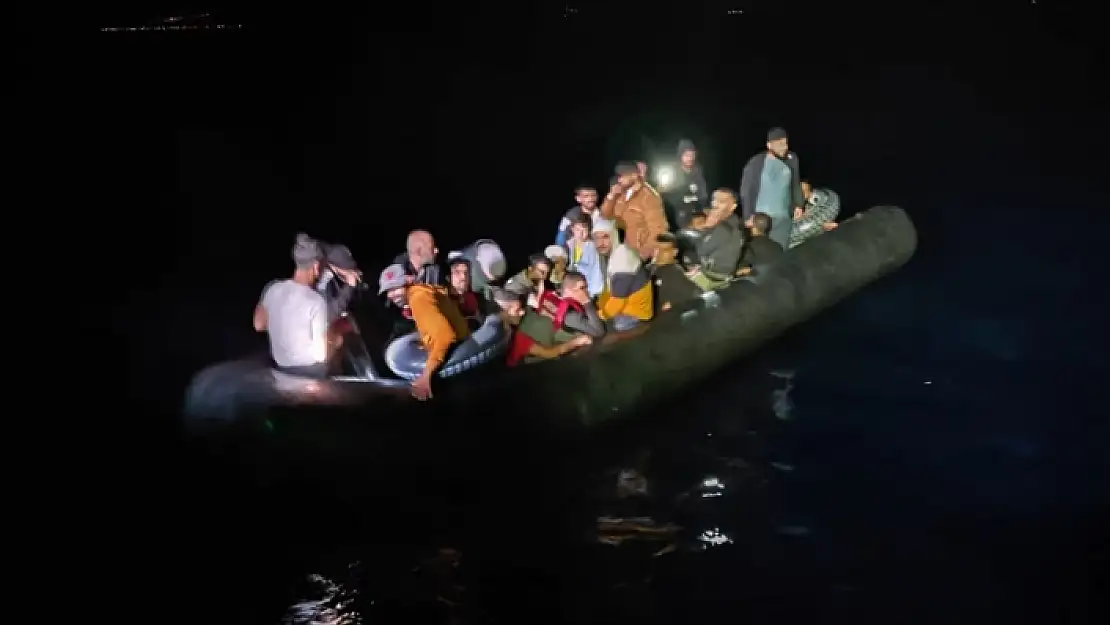 MUĞLA'DA ÇOK SAYIDA DÜZENSİZ GÖÇMEN KURTARILDI VE YAKALANDI