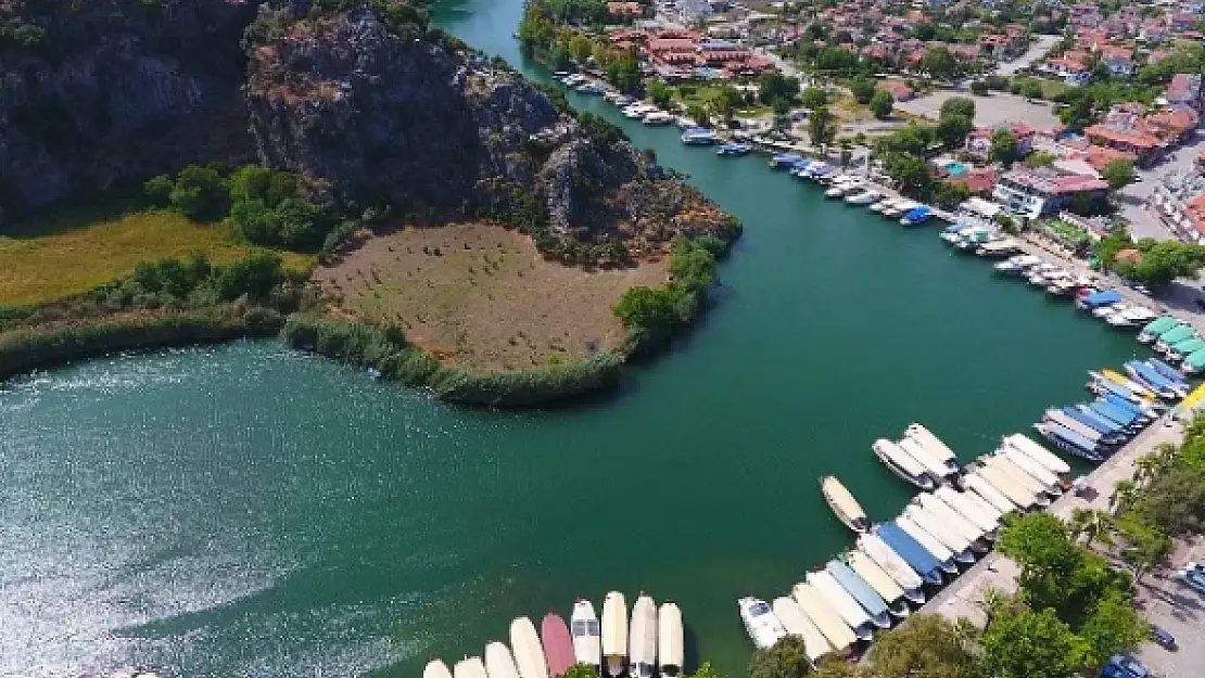 DALYAN KANALINDA BALIKÇILARIN ZORLU MESAİSİ