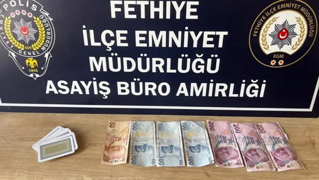 FETHİYE'DE KUMAR OYNAYAN 4 KİŞİYE CEZA KESİLDİ