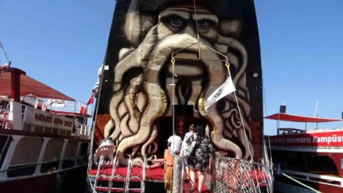 MARMARİS'TE TEKNE TURLARI YOĞUN İLGİ GÖRÜYOR