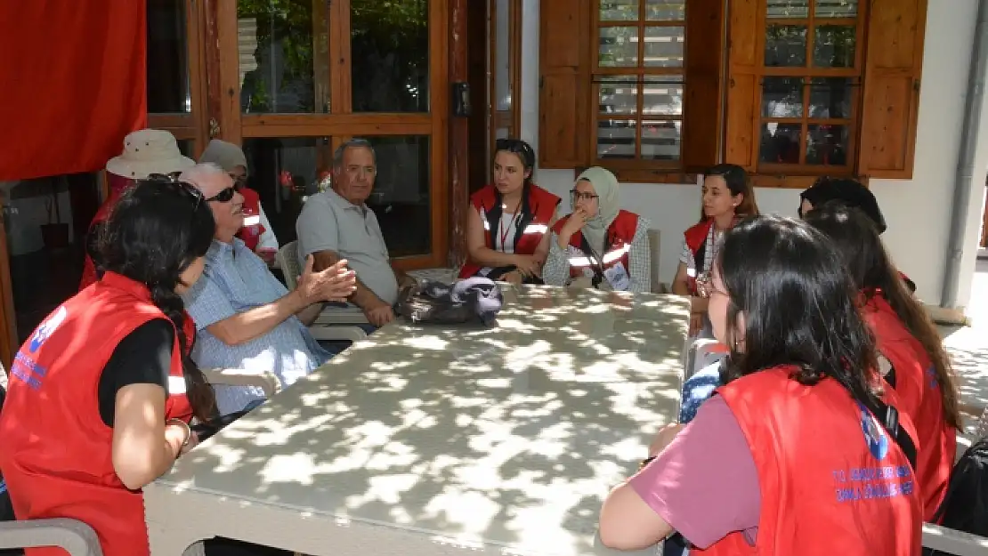 MUĞLA'YA GELEN GÖNÜLLÜ GENÇLER ŞEHİT AİLELERİYLE BULUŞTU