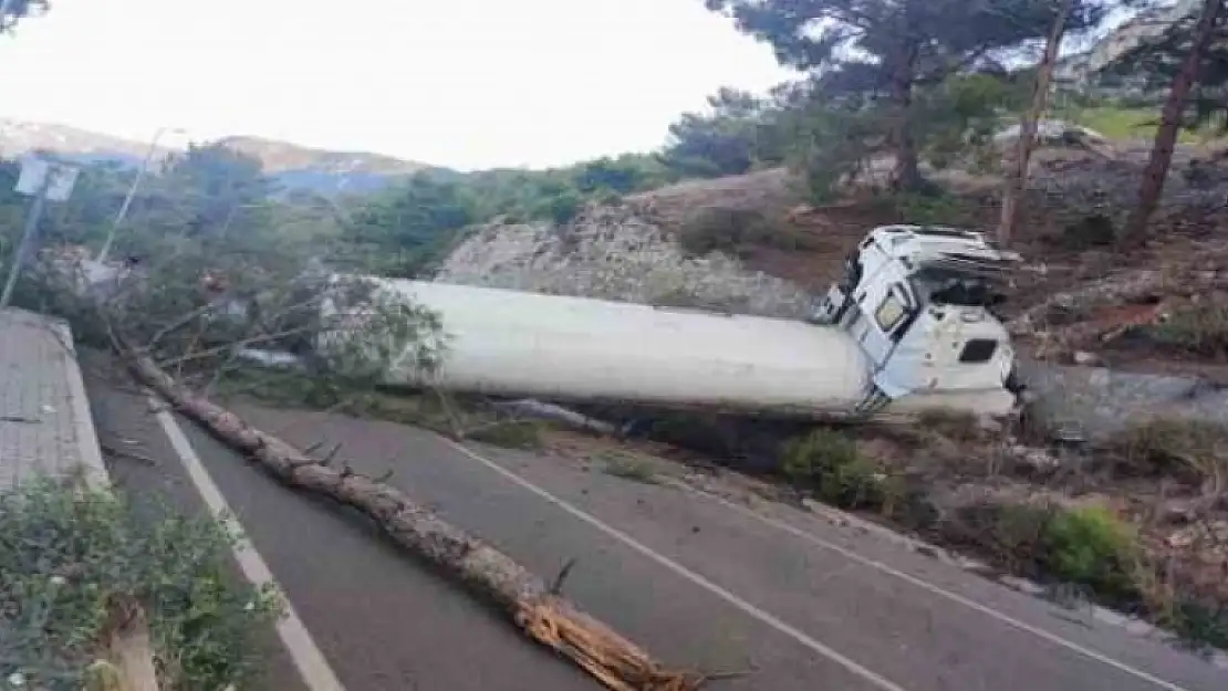 DOĞALGAZ YÜKLÜ TANKER UÇURUMDAN YUVARLANDI
