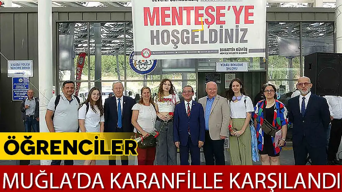 ÜNİVERSİTE ÖĞRENCİLERİNE KARANFİLLİ KARŞILAMA