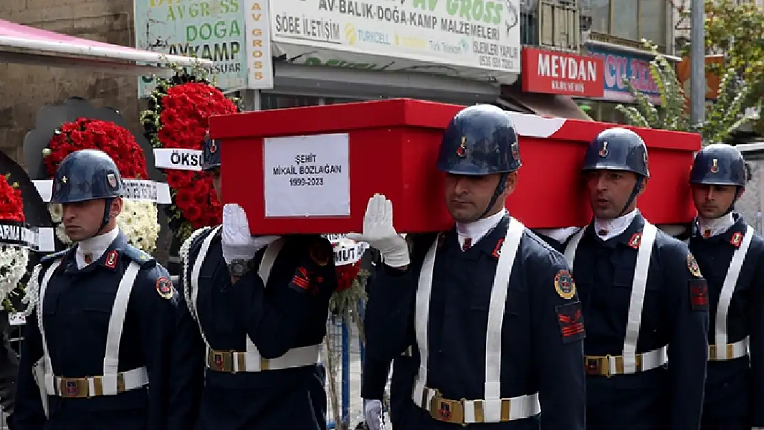 TERÖR SALDIRISINDA ŞEHİT OLAN VETERİNER GÖZYAŞLARIYLA UĞURLANDI!