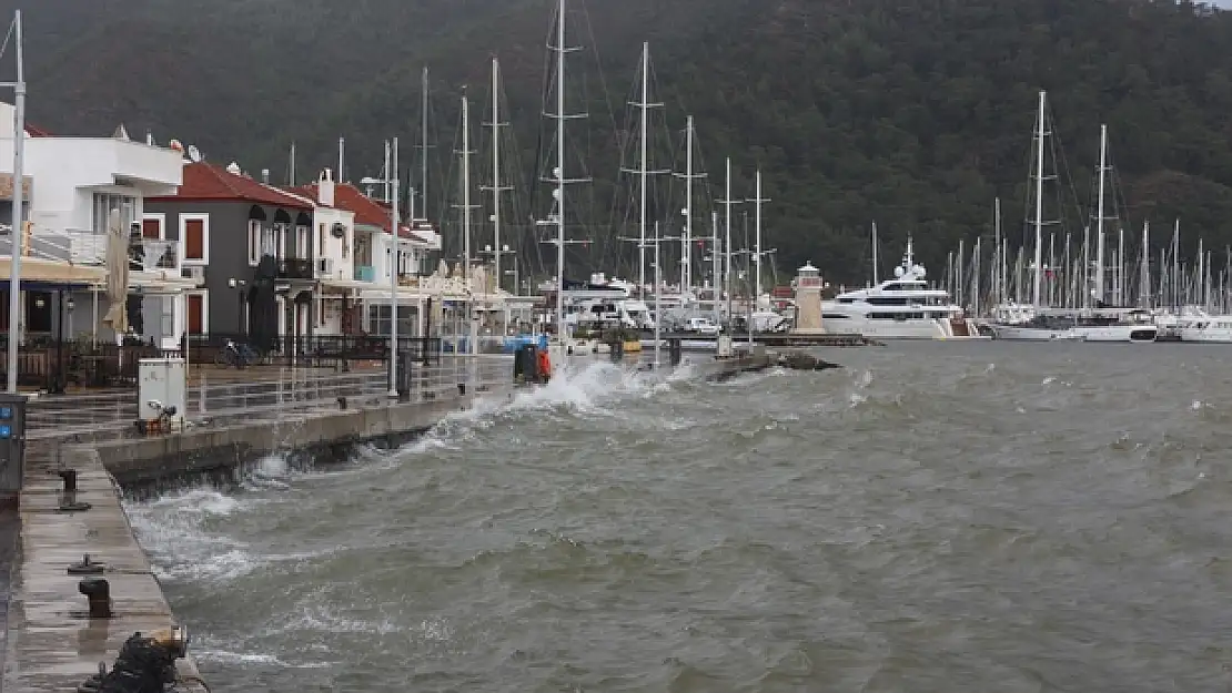 MARMARİS'TE DOLU VE SAĞANAK YAĞIŞ