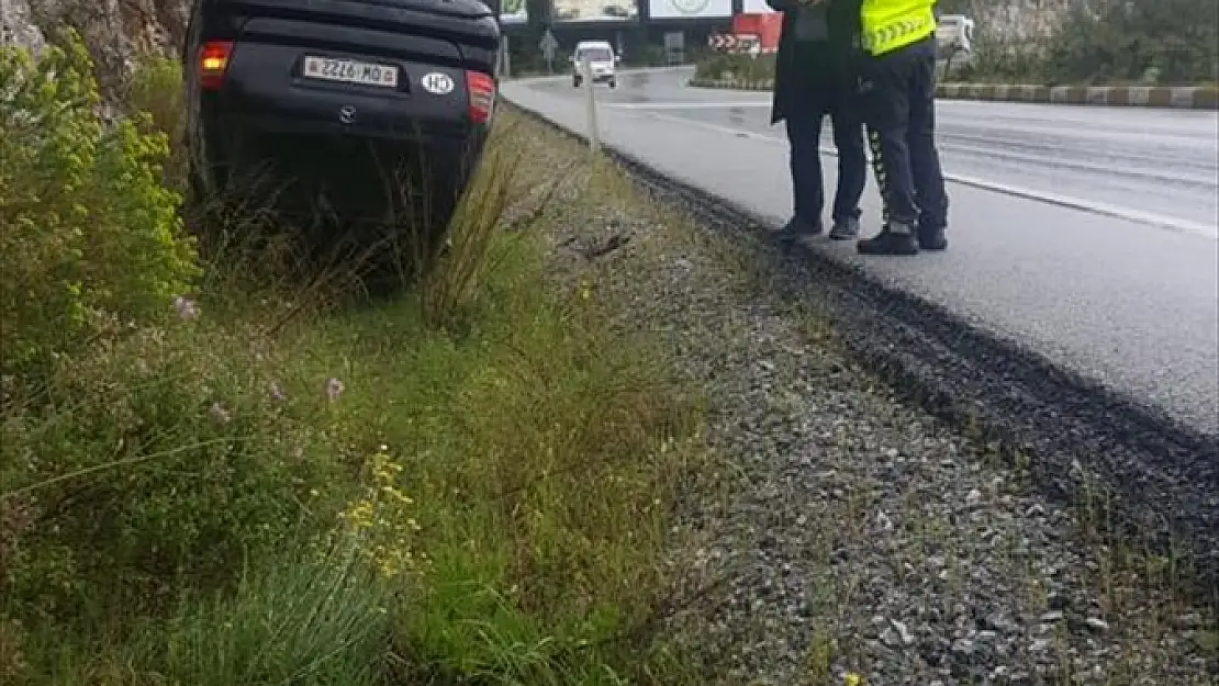 BODRUM'DA KAYALIKLARA ÇARPAN SÜRÜCÜ YARA ALMADI!