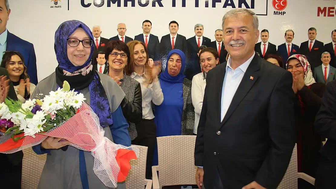GENÇLERDEN MEHMET NİL HIDIR'A SÜPRİZ KUTLAMA
