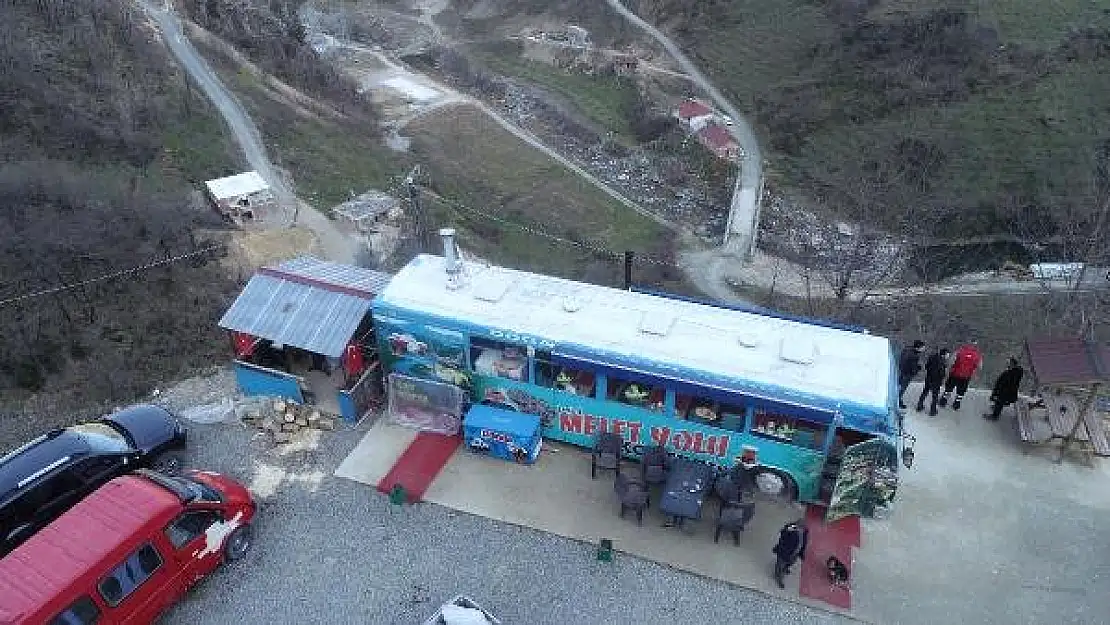 OTOBÜS'ÜNÜ RESTORANA ÇEVİRDİ