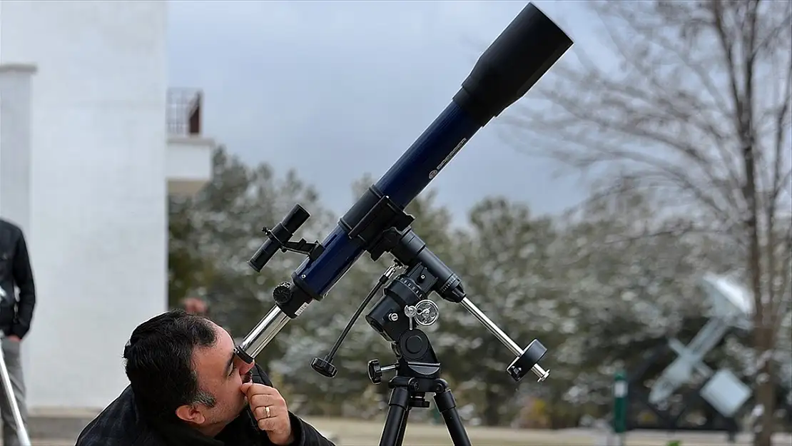 RASATHANE TELESKOPLARI GÖKYÜZÜNE 'MARS' İÇİN ÇEVRİLECEK