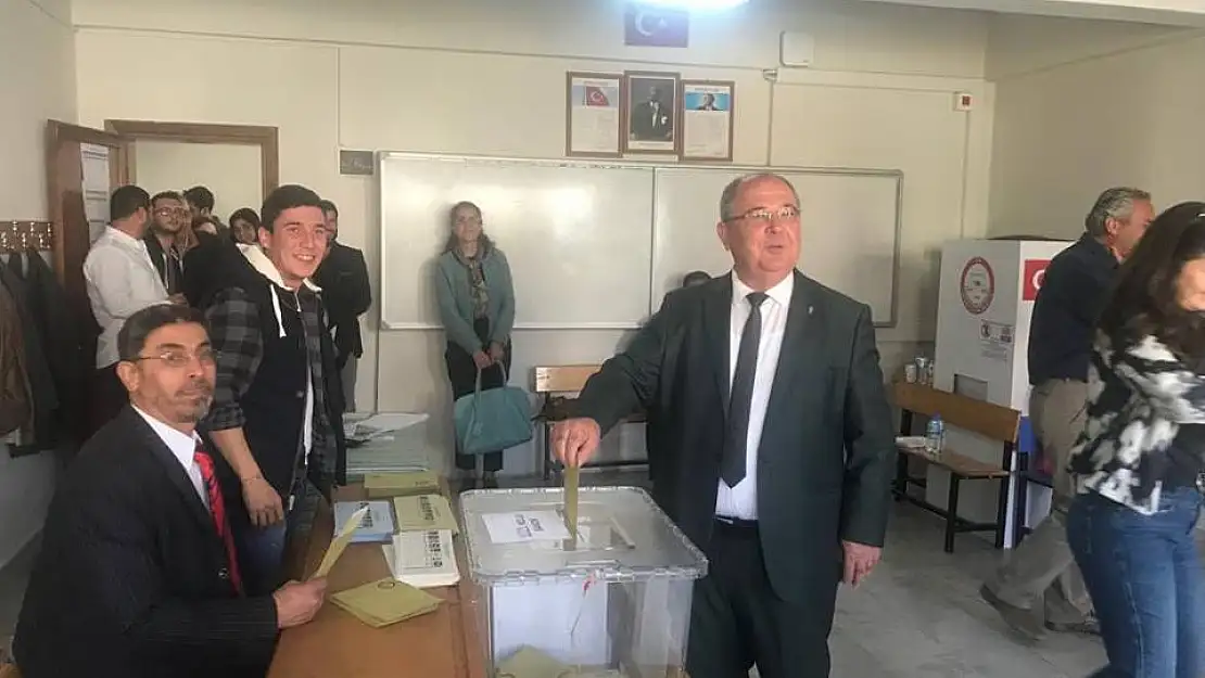 DATÇA'DA CHP'Lİ ABDULLAH GÜRSEL UÇAR KAZANDI
