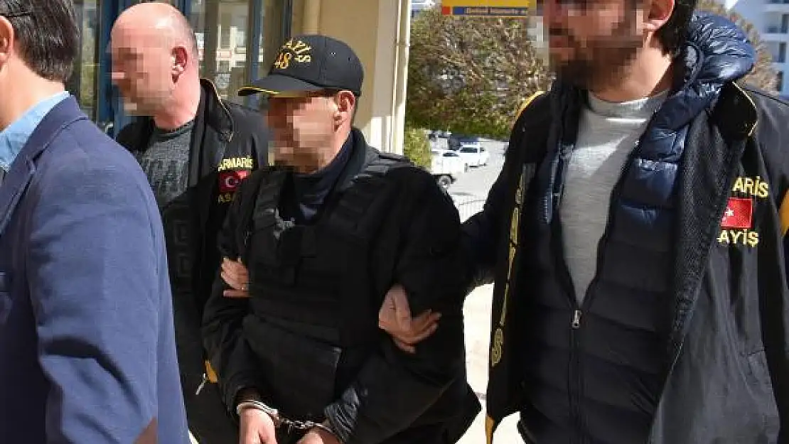 MARMARİS'TE BİR RESTAURANTTA YEMEK YİYEN KUAFÖRÜ BIÇAKLAYARAK ÖLDÜRDÜ