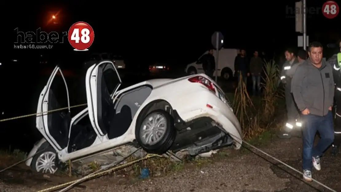 Muğla'da otomobil kanala devrildi: 2 yaralı