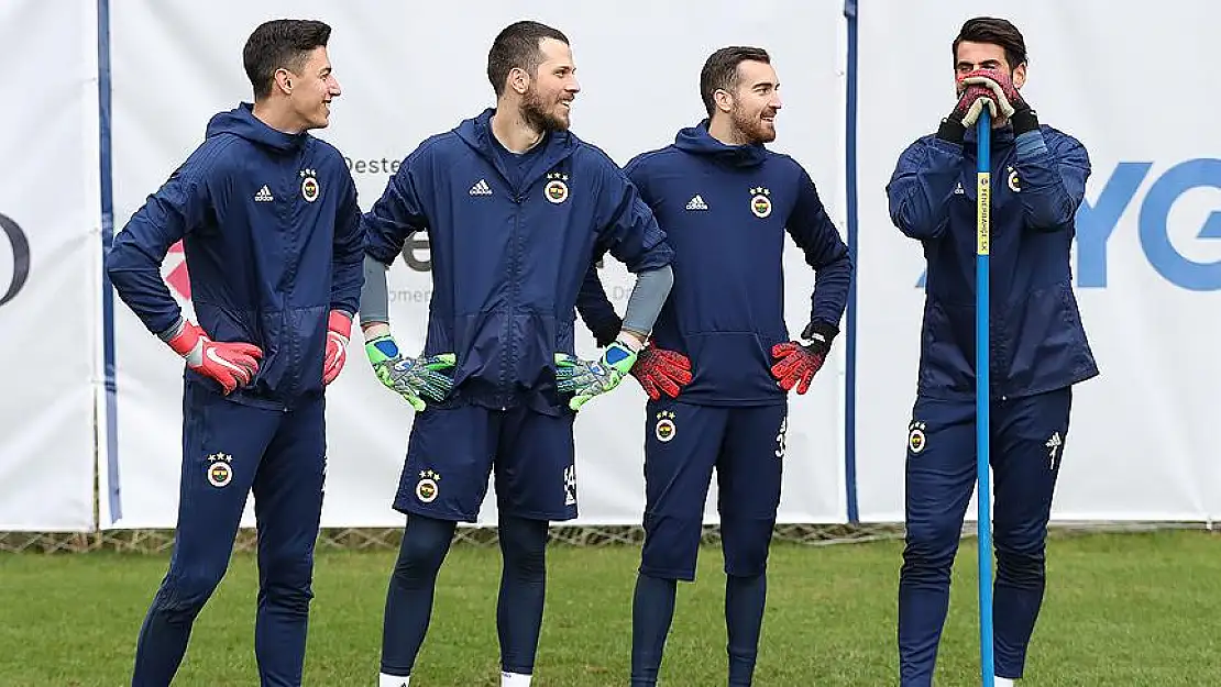 Fenerbahçe'ye kalecilerinden kötü haber