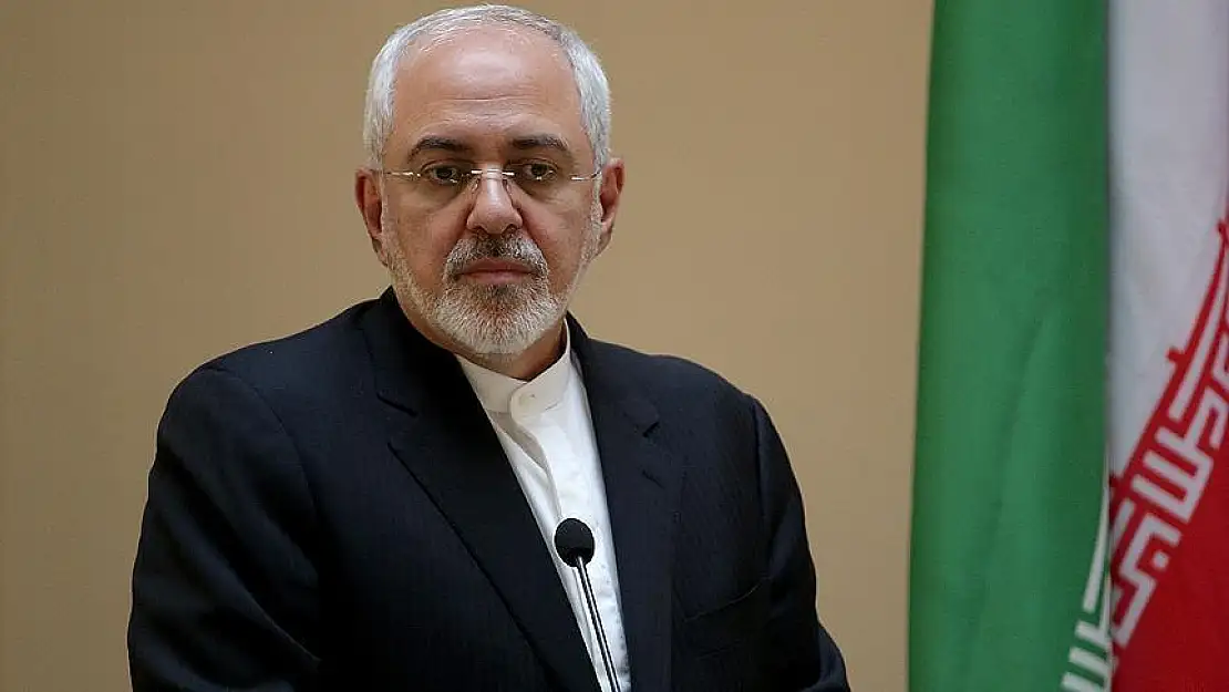 İran'da Sünni kadın büyükelçinin Zarif ile fotoğraf çektirmesi tartışmaya yol açtı
