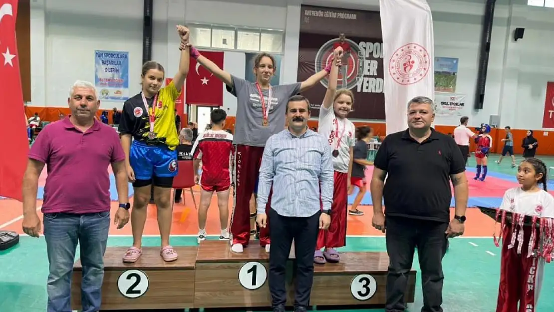 Köyceğiz'deki kick boks turnuvası madalya töreniyle sona erdi