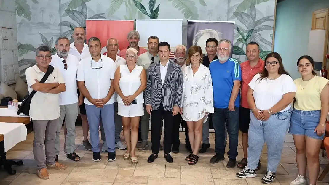 Marmaris Belediye Başkan'ı Acar, gazetecilerle 24 Temmuz'u kutladı