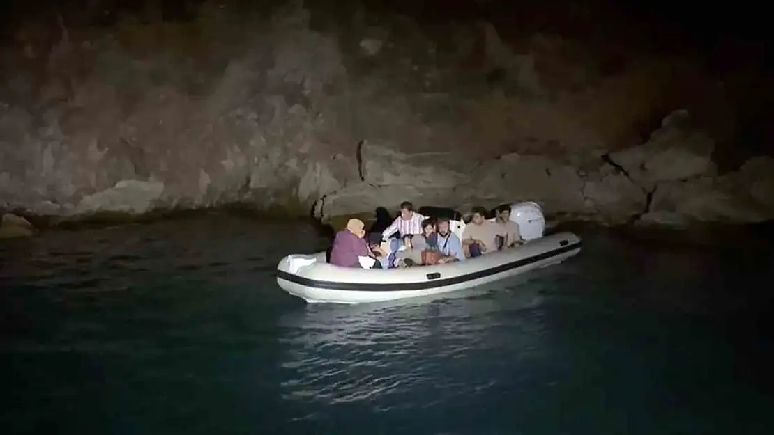 Marmaris'te 26 düzensiz göçmen ve bir göçmen kaçakçısı yakalandı
