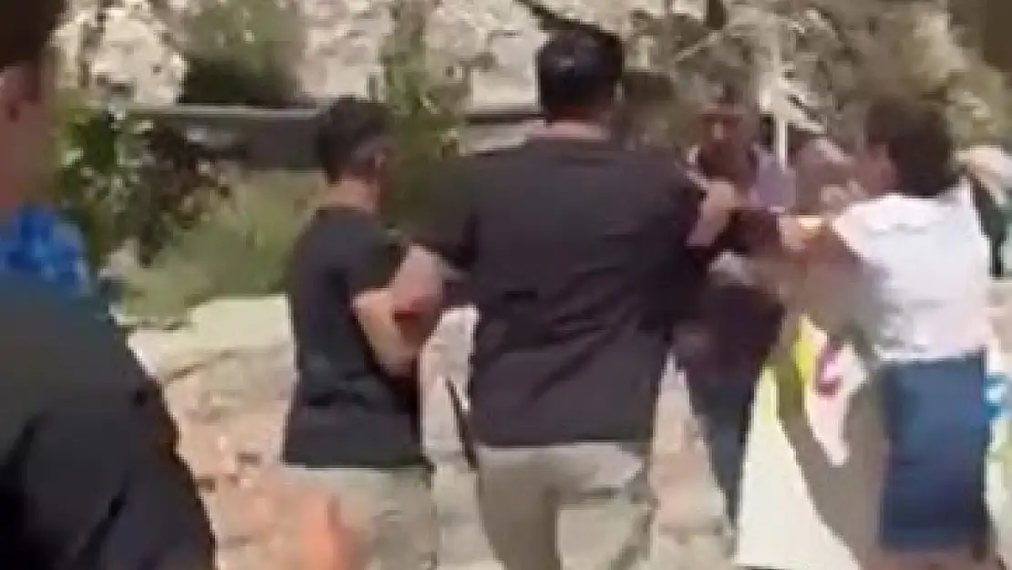 Marmaris'te çevreciler, güvenlik görevlisini tokatladı