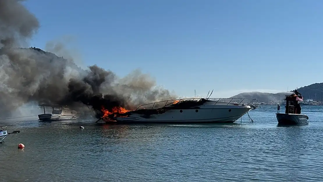 Marmaris'te motoryat yangını: Ekipler müdahale etti!