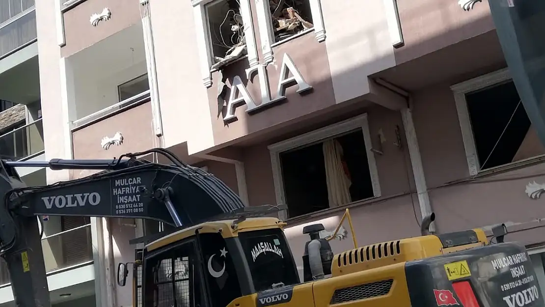 Marmaris'te riskli binasını yıktırdı şimdi çivi çakamıyor! 'Belediye'den üç yıldır ilerleme kaydedemedim'