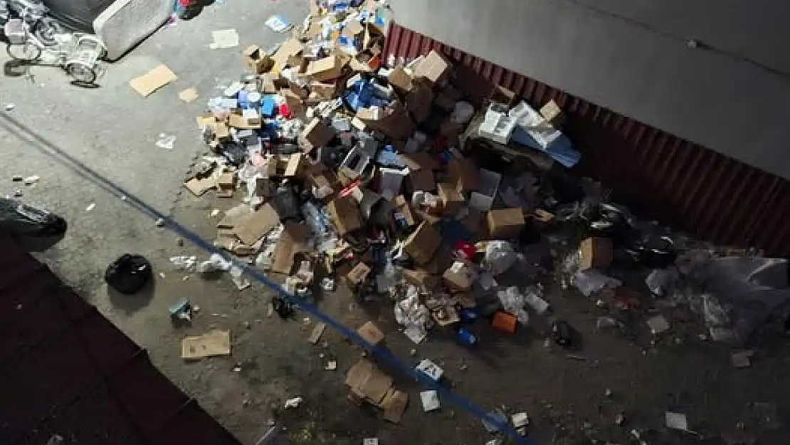 Marmaris'te turizmin kaderi çöp yığınlarına terk edildi