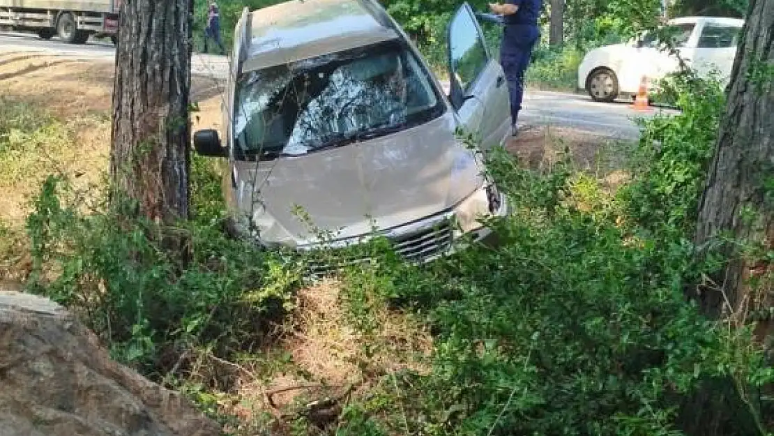 Marmaris'te zincirleme kaza: Ağaca çarparak durdu