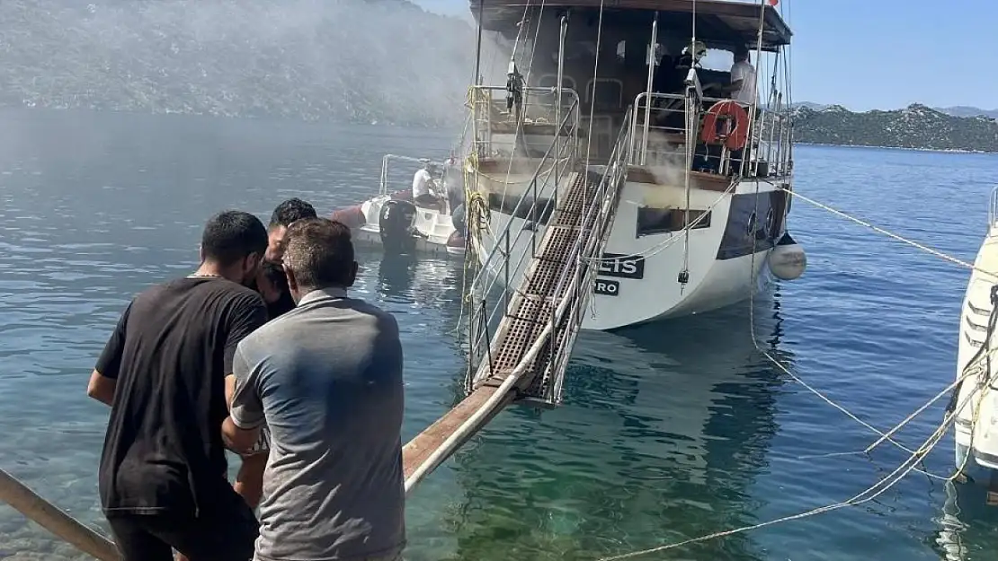 Marmaris'teki tekne yangını kontrol altına alındı