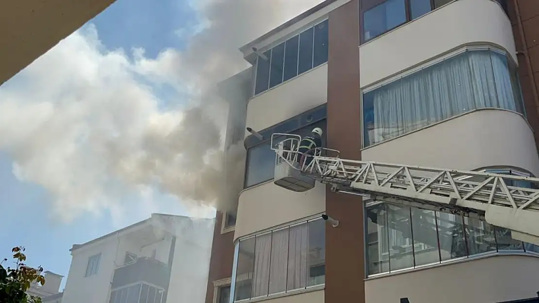 Menteşe'de apartman dairesi yandı: 1 kişi kurtarıldı