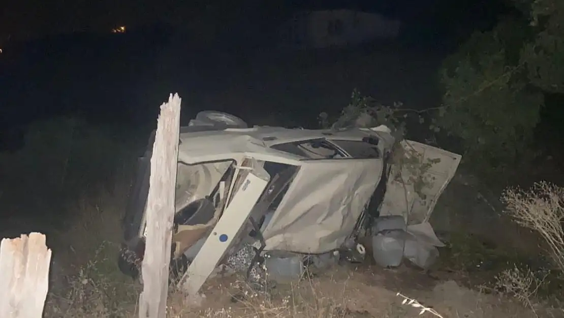 Menteşe'de araç şarampole yuvarlandı! 3 kişi yaralandı