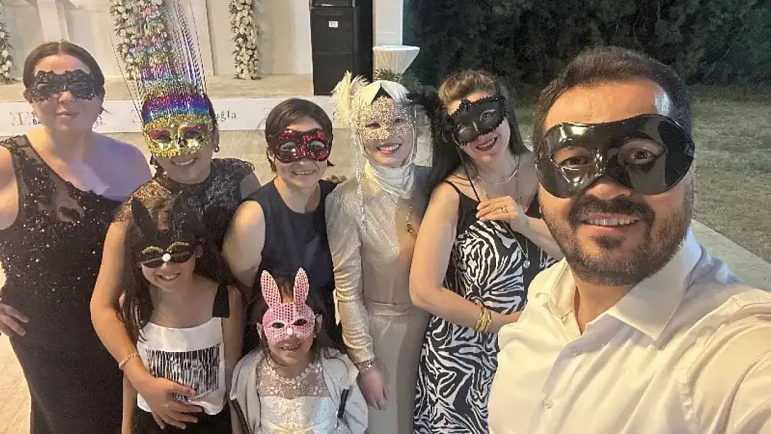 Menteşe Devlet Hastanesi'nde çalışanlar maskeli balo ile moral buldu