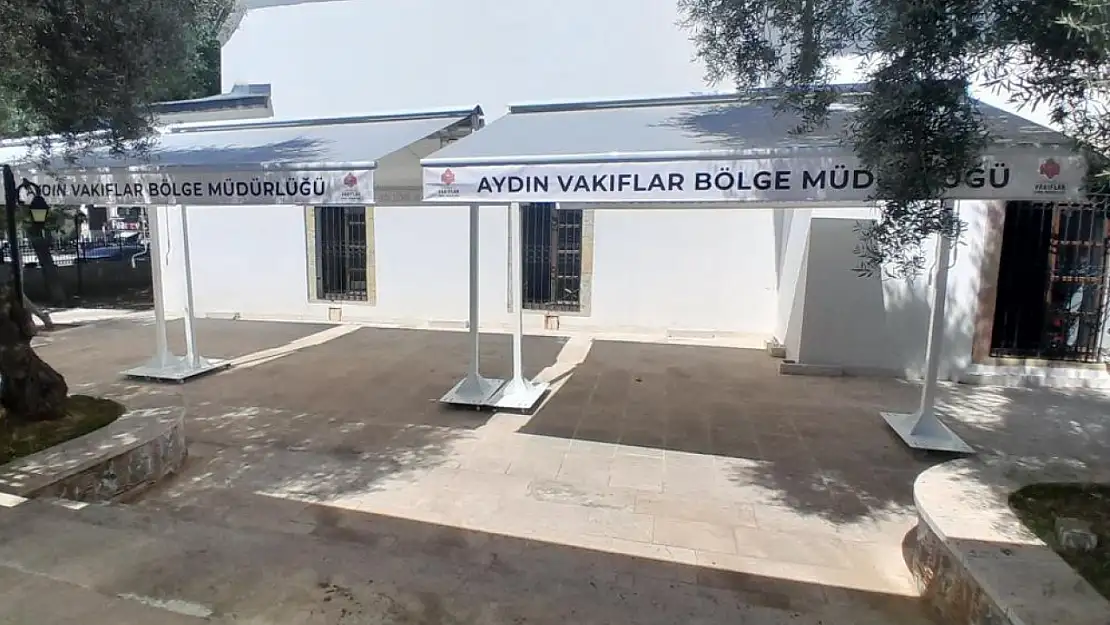 Menteşe Kurşunlu Camii'nden sökülen tentenin yerine yenisi takıldı