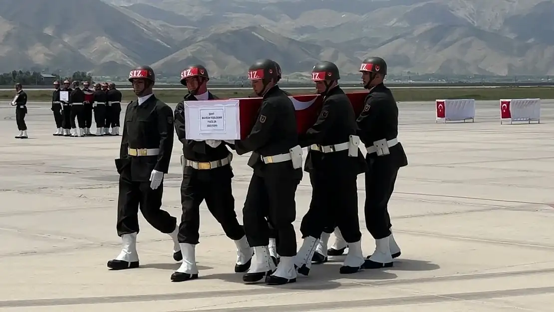 Metan gazından etkilenerek şehit olan askerler son yolculuğuna uğurlandı