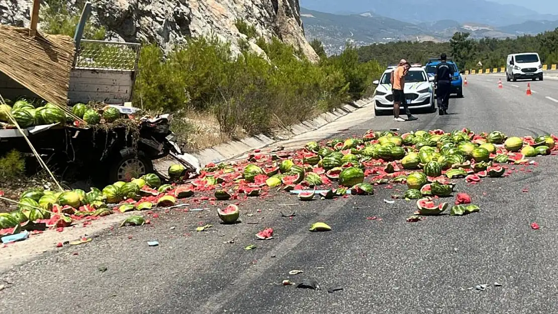 Milas Boğa Yolu yokuşunda kamyonetler çarpıştı: 2 yaralı