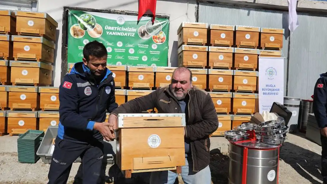 Muğla Büyükşehir Belediyesinden yangın mağduru arıcılara can suyu