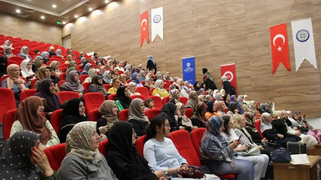 Muğla'da 'fıtratın korunması ve aile' konulu konferans düzenlendi
