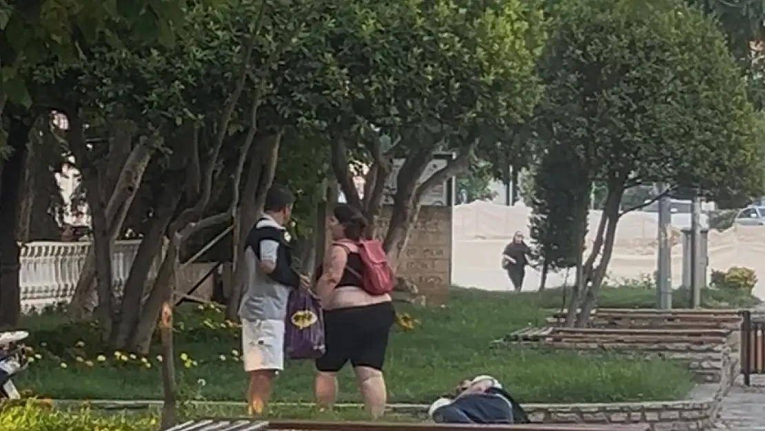 Muğla'da meydan dayağı! Bir kadın, bir erkeği tekmeleyerek dövdü