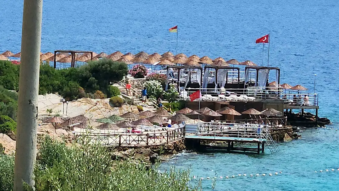 Muğla'da 'Ücretsiz' halk plajı cep yakıyor! Şezlong 280 TL, loca 1500 TL