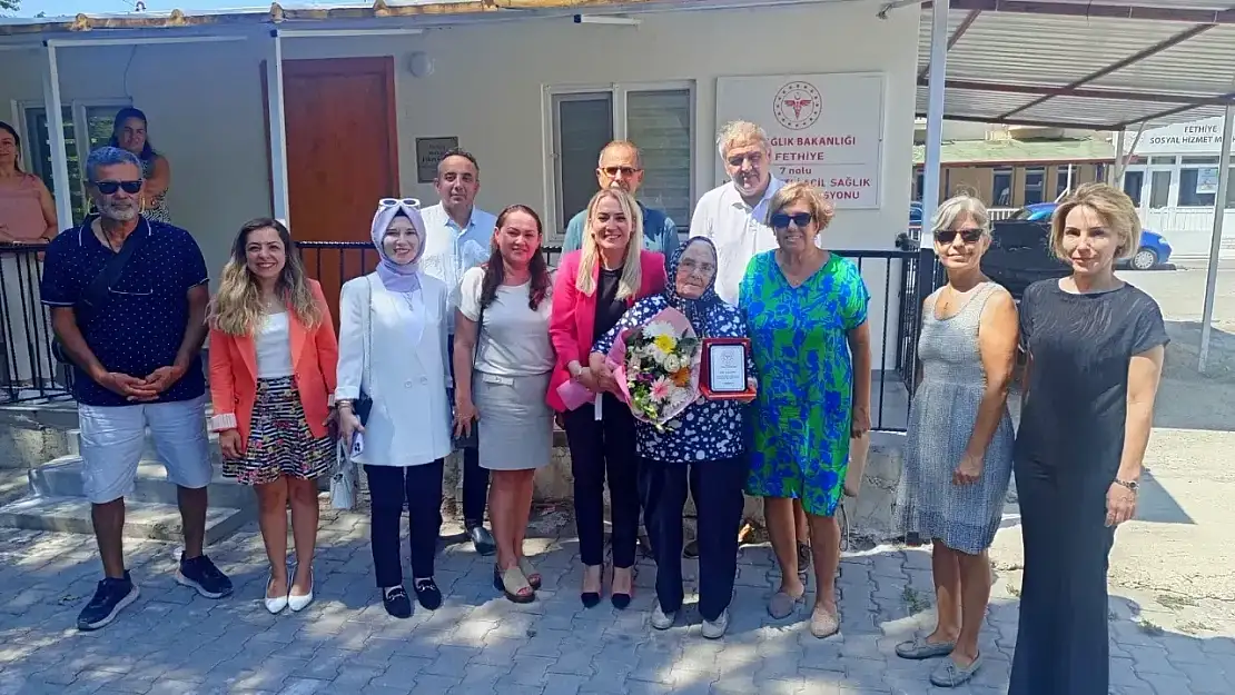 Muğla İl Sağlık Müdürü hayırsever vatandaşlara teşekkür plaketi verdi