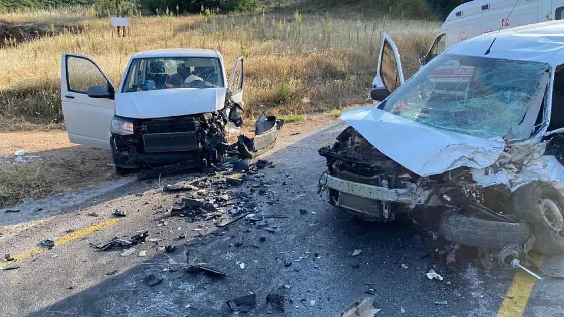 Muğla Menteşe'de ticari araçlar çarpıştı: 3 ağır yaralı