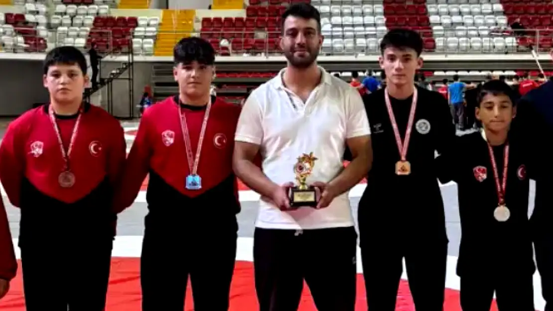 Muğlalı sporcular güreşte Türkiye üçüncüsü oldular!