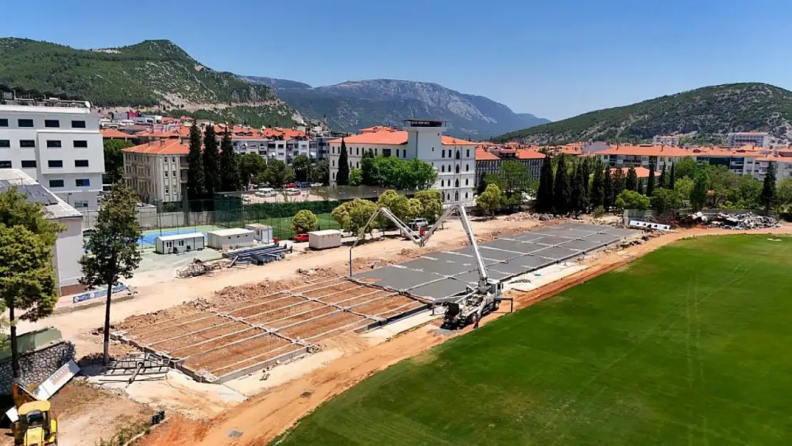 Muğlaspor Stadı 24 saat mesaiyle yeni sezona hazırlanıyor