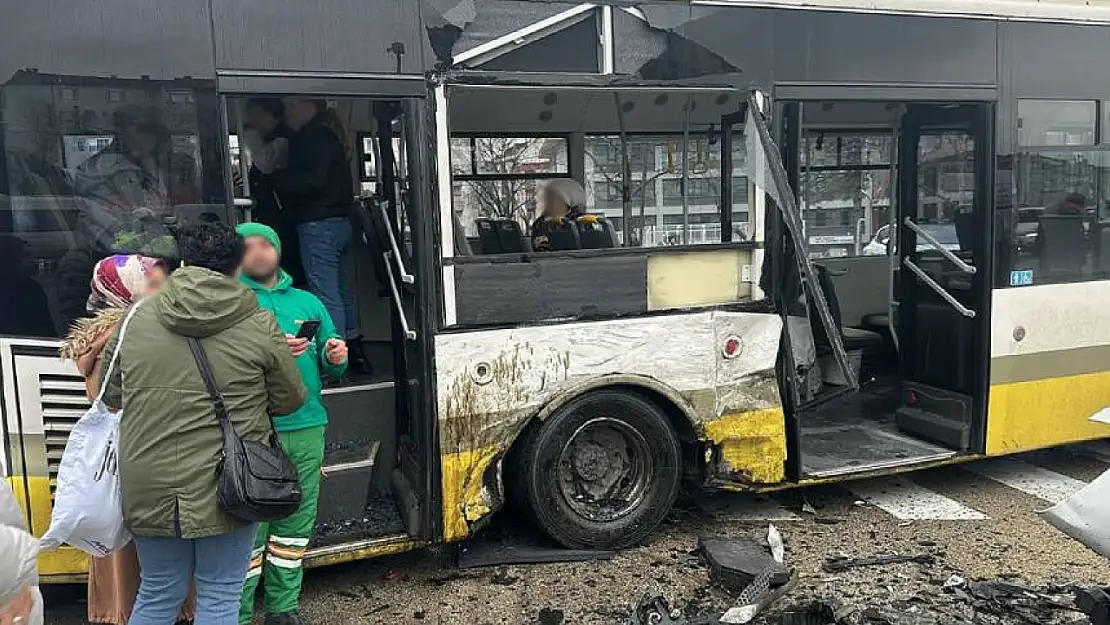 Okul servisi ile kırmızı ışıkta geçen yolcu otobüsü çarpıştı: 9 yaralı