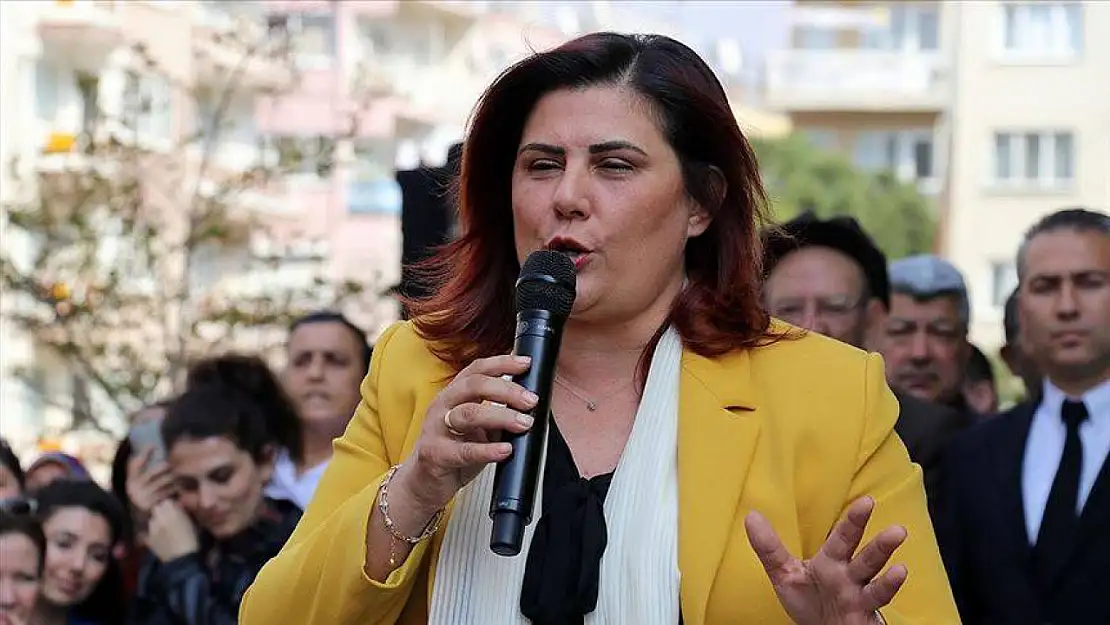 Özlem Çerçioğlu Ak Parti'ye katıldı
