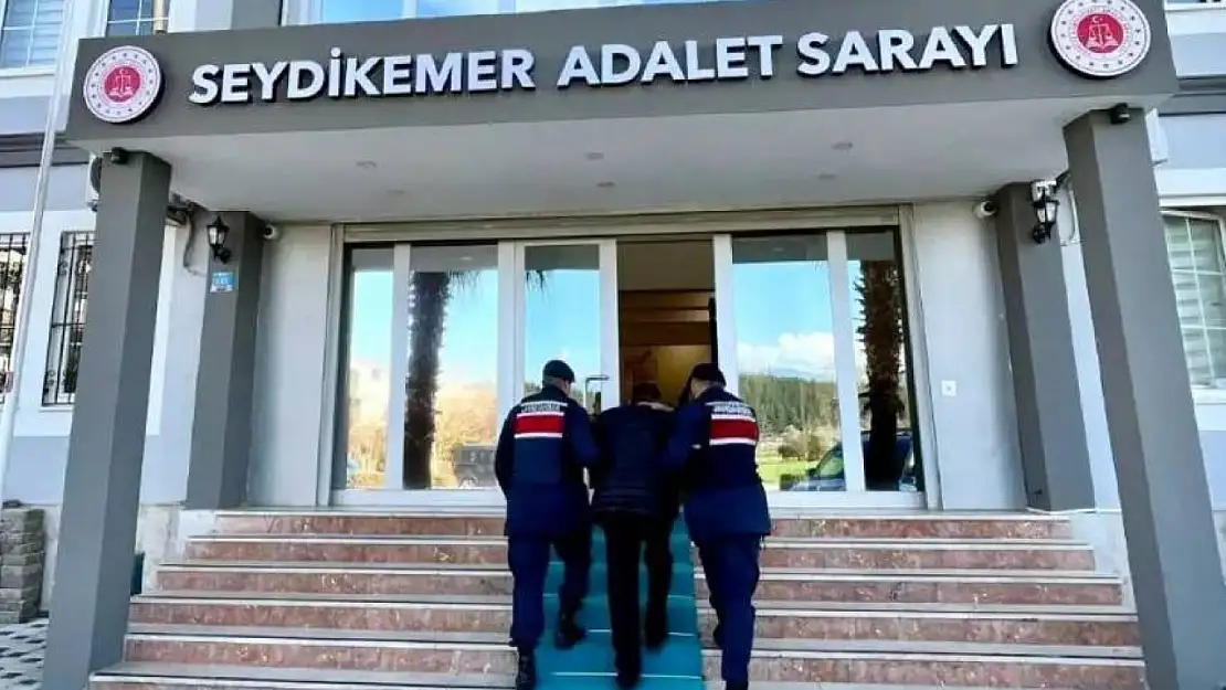 Seydikemer'de 8 ayrı suçtan 14 yıl hapis cezasıyla aranan firari yakalandı