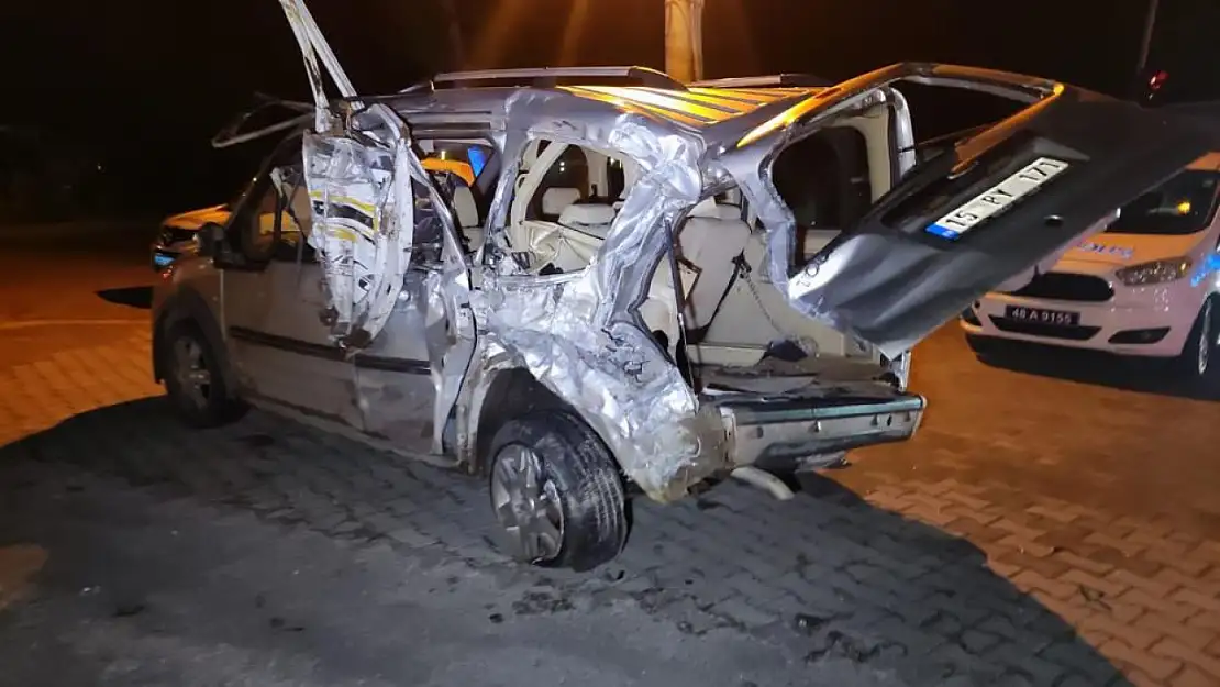 Seydikemer'de trafik kazası: 2 kişi yaralandı
