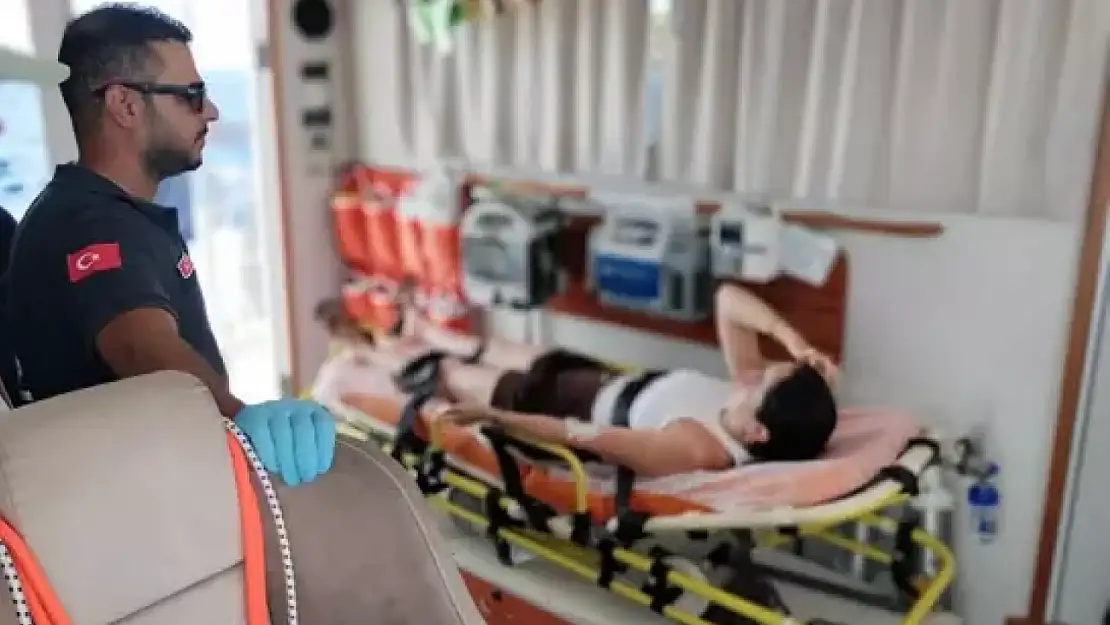 Teknede epilepsi nöbeti geçiren Meksikalı turiste acil müdahale!