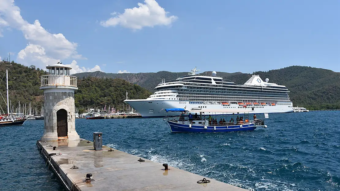 Turizmin gözde rotalarından Marmaris'e ilk kez demirledi! Marella Explorer 1896 turisti ilçeye getirdi