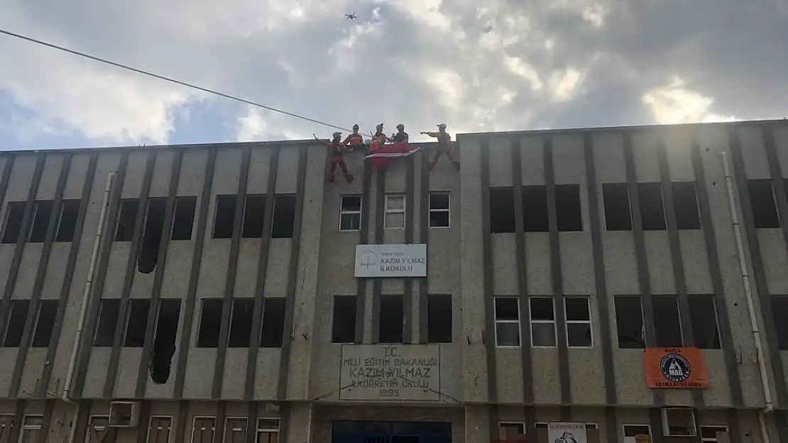 DATÇA KAZIM YILMAZ İLKOKULU'NUN YIKIMINA BAŞLANDI