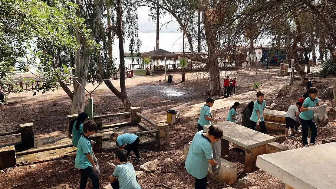 MUĞLA'DA TATİLİ BİRİLERİ TEMİZLİĞİ ÖĞRENCİLER YAPTI